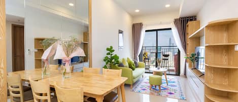 Design Apartment | Living area | 32-inch Smart TV with digital channels, TV