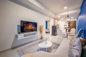 32-inch Smart TV with digital channels, TV