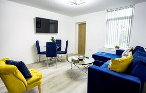 Smart TV - Modern & Exclusive home away from home (STOKE-ON-TRENT)
