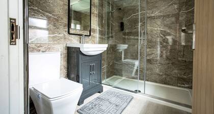 Modern & Exclusive home away from home