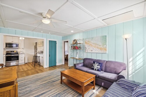 Groups and families welcome, 2 bedroom 1 bath downtown OC