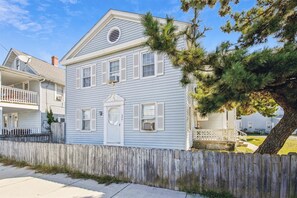 Exterior - Groups and families welcome, 2 bedroom 1 bath downtown OC (Ocean City)