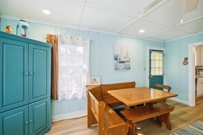 Dining - Groups and families welcome, 2 bedroom 1 bath downtown OC (Ocean City)