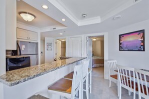 Dining - 2 bedroom 2 bath condo at Makai with pool and a gym (Ocean City)