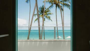 Suite Master Villa Nandie | Bathroom | Hair dryer, bathrobes, towels