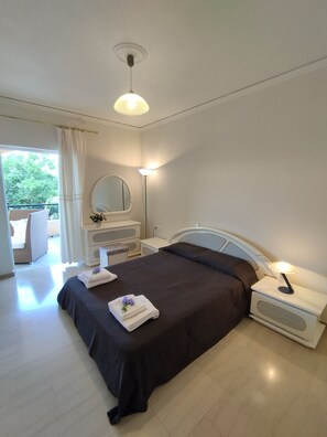 3 bedrooms, iron/ironing board, travel cot, WiFi