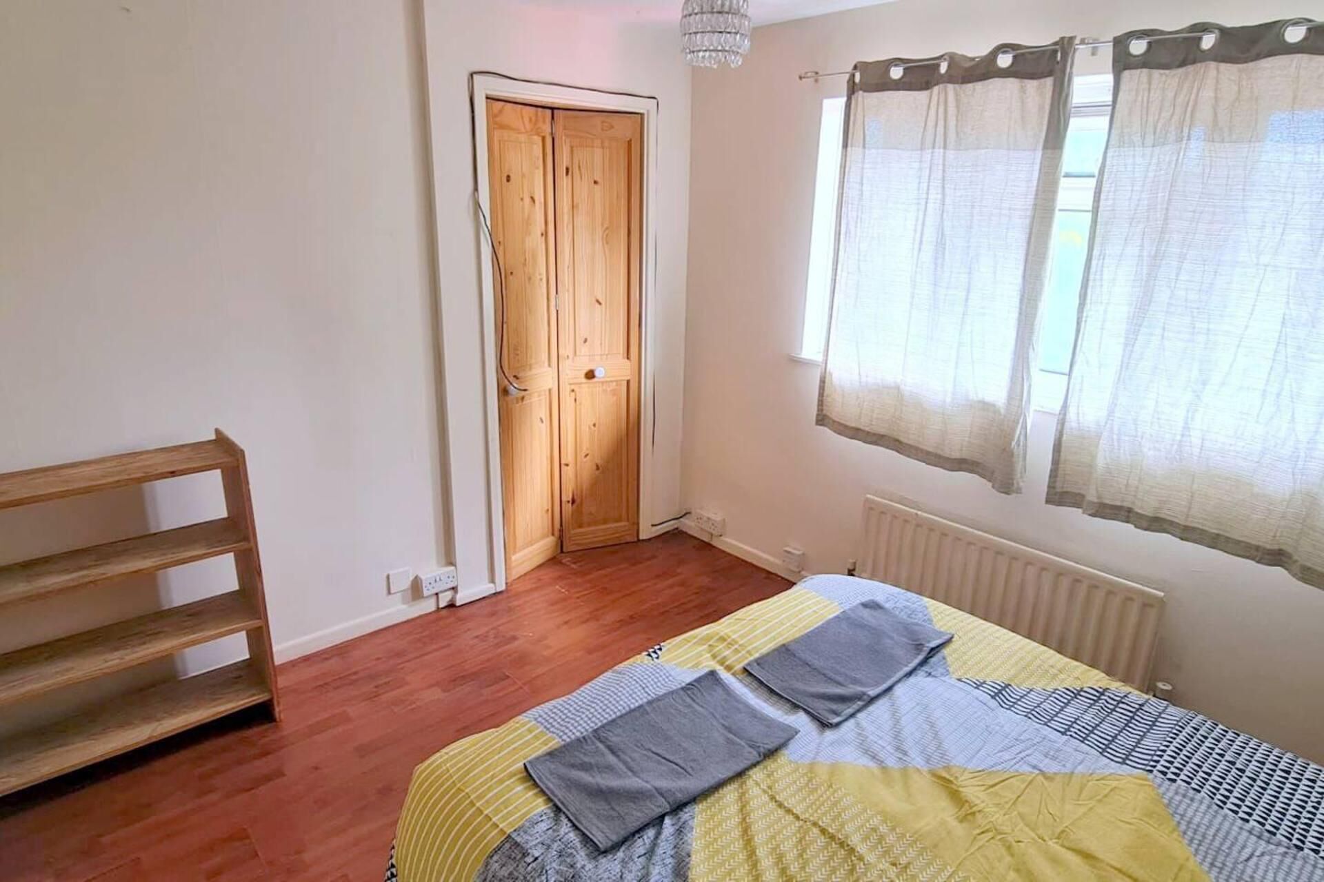 House | 4 bedrooms, iron/ironing board, free WiFi, bed sheets