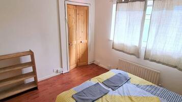 House | 4 bedrooms, iron/ironing board, free WiFi, bed sheets