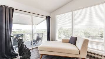 Télévision, cheminée, espaces bureaux