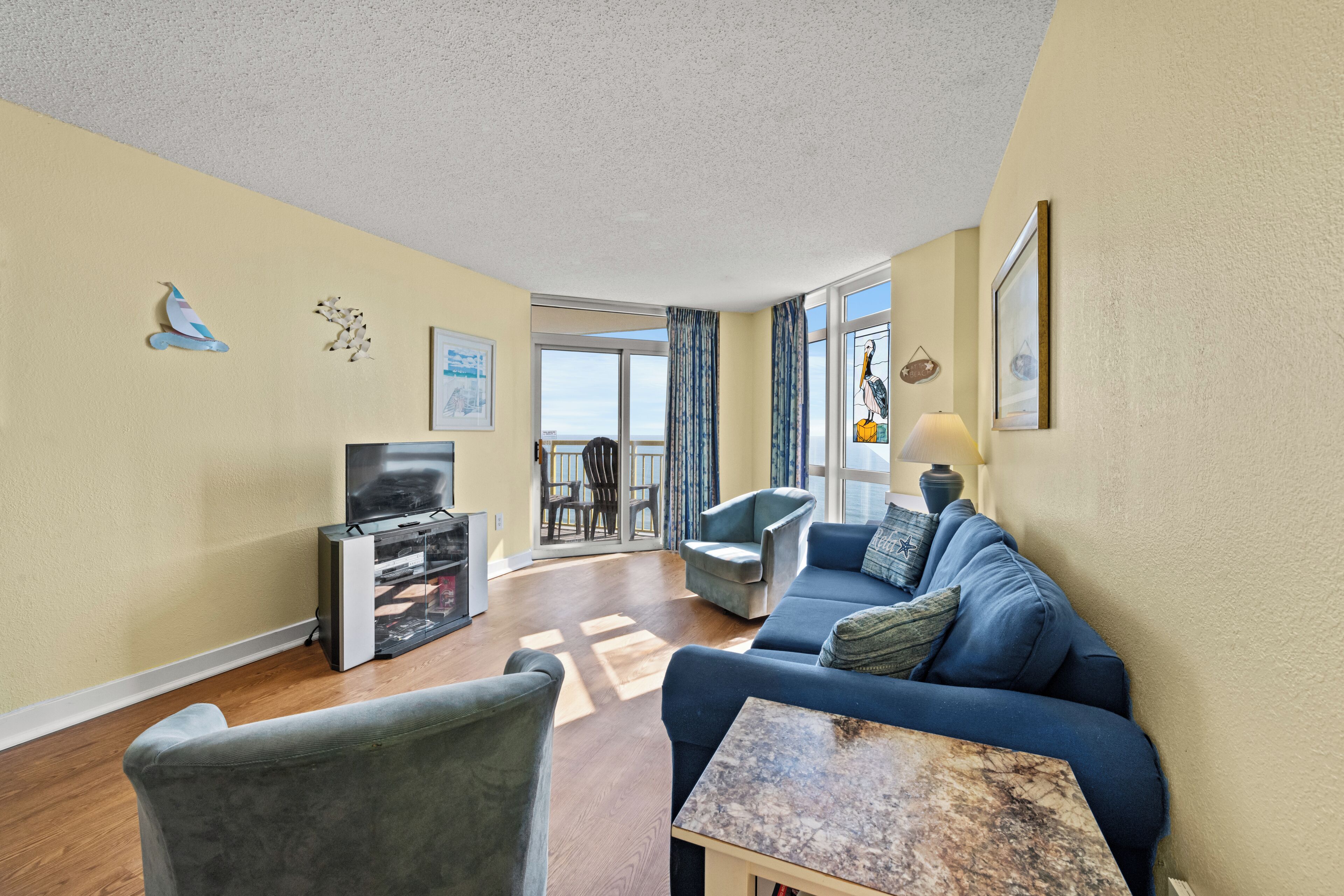 Basic Condo, 3 Bedrooms, Balcony, Oceanfront (1117) | Living area | TV