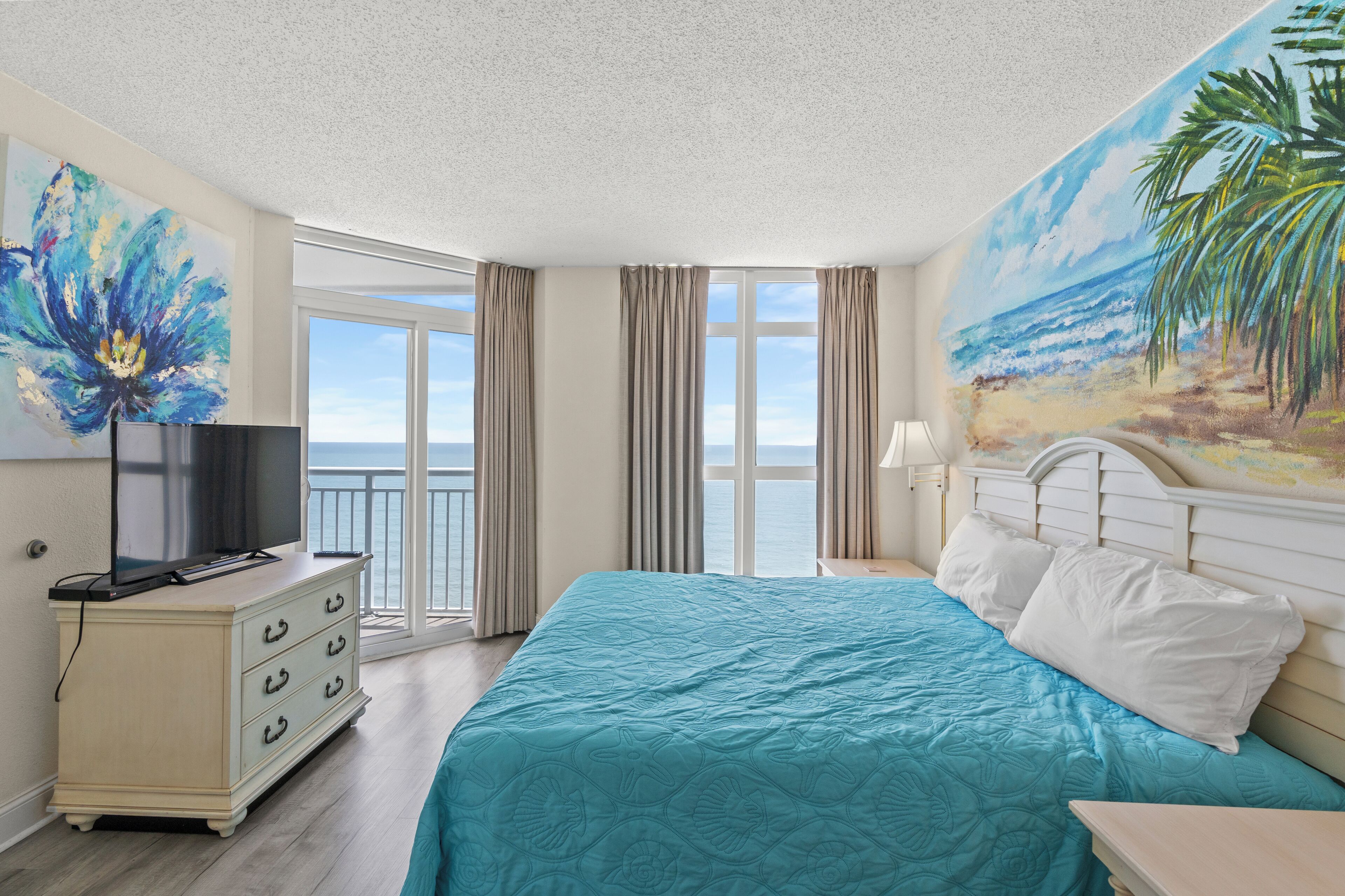 Deluxe Condo, 3 Bedrooms, Balcony, Oceanfront (1937) | 3 bedrooms, individually decorated, individually furnished, free WiFi