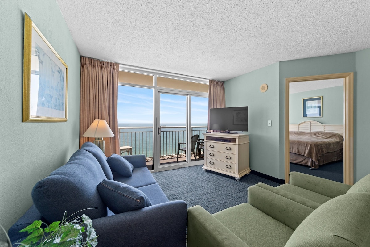 Basic Condo, 3 Bedrooms, Balcony, Oceanfront (1837) | Living area | TV