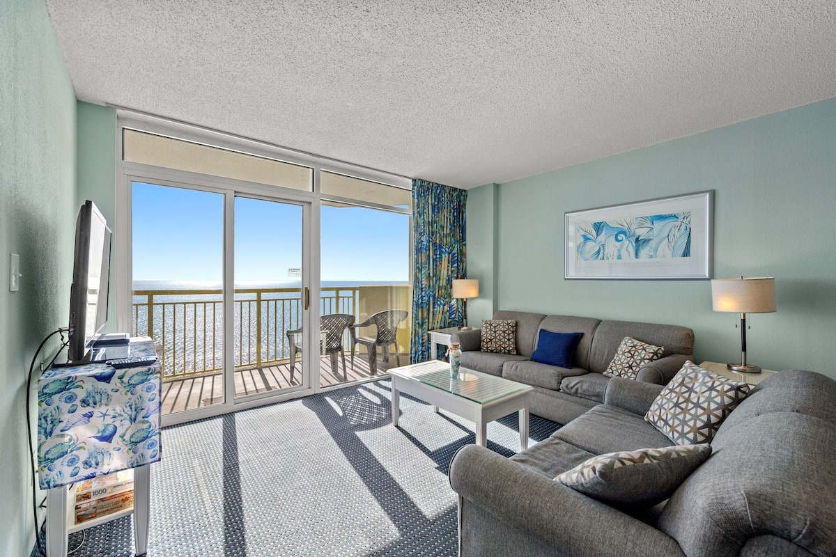 Basic Condo, 3 Bedrooms, Balcony, Oceanfront (1405) | Living area | TV