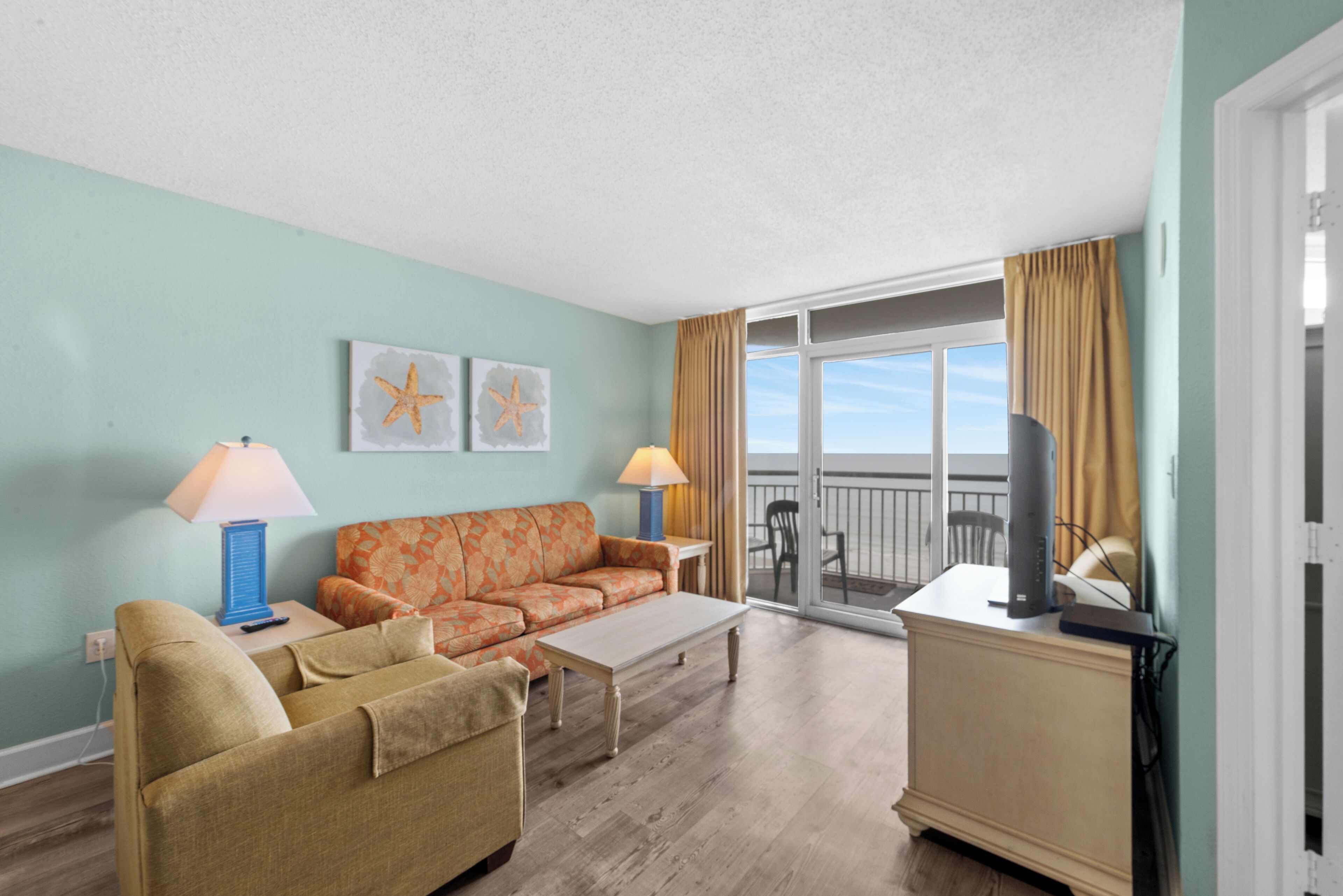 Deluxe Condo, 3 Bedrooms, Balcony, Oceanfront (937) | Living area | TV