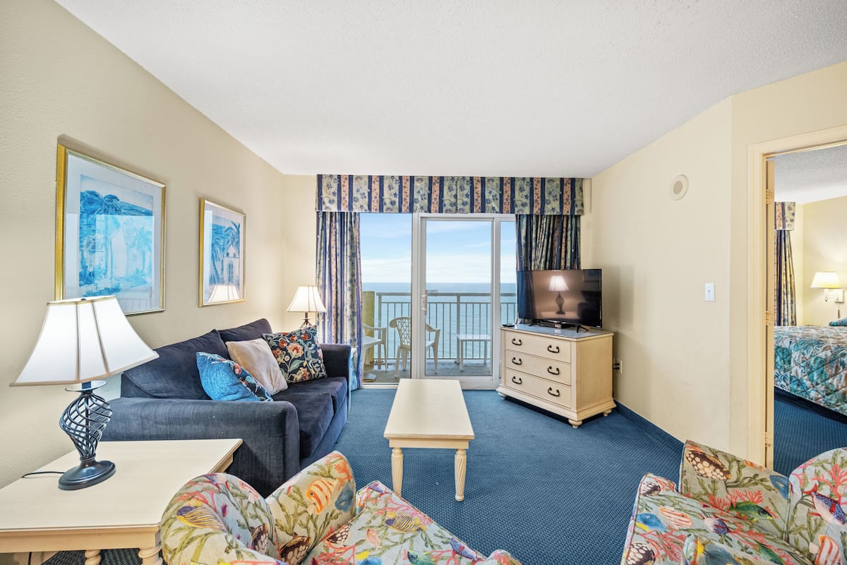 Basic Condo, 3 Bedrooms, Balcony, Oceanfront (1737) | Living area | TV