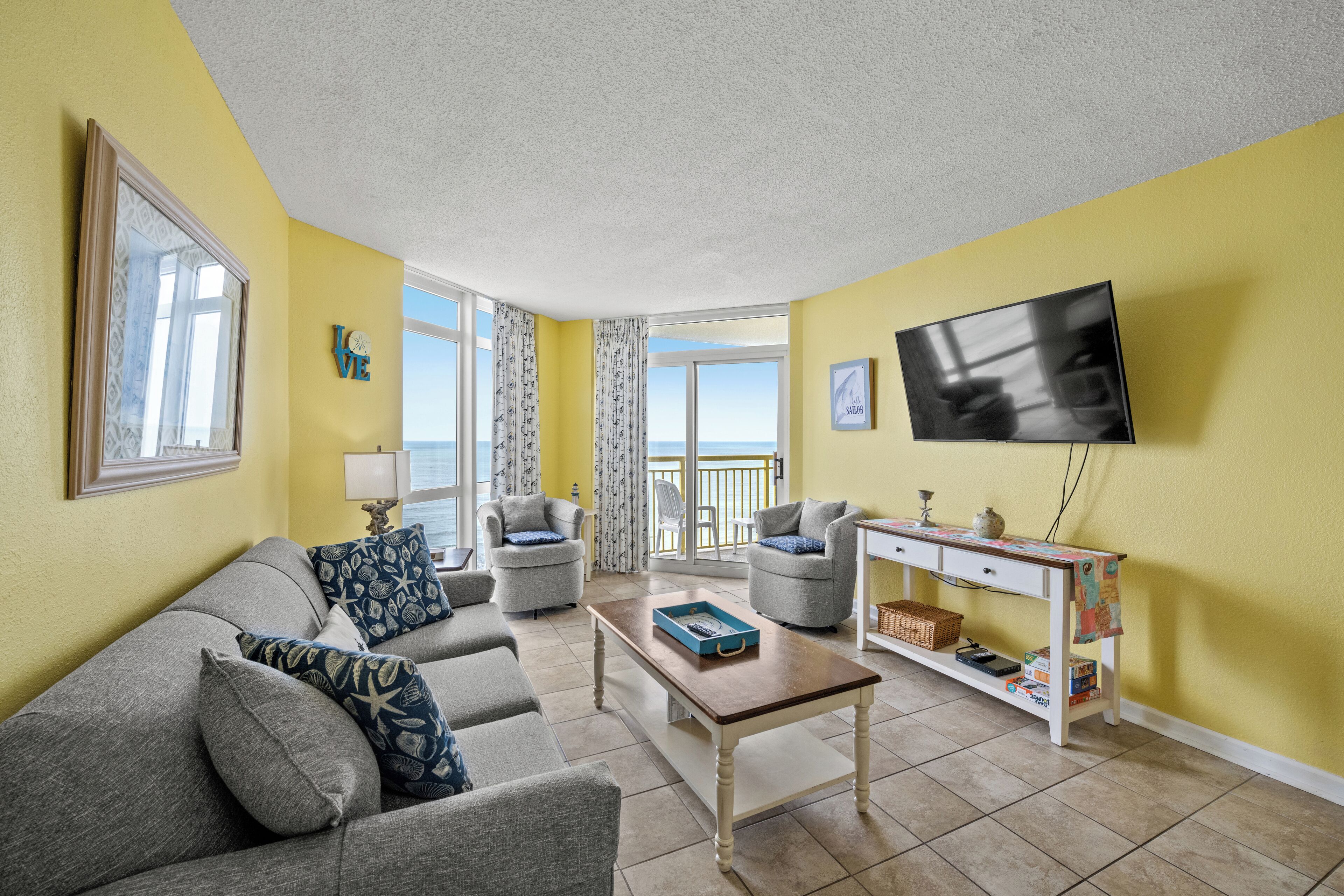 Basic Condo, 3 Bedrooms, Balcony, Oceanfront (1415) | Living area | TV