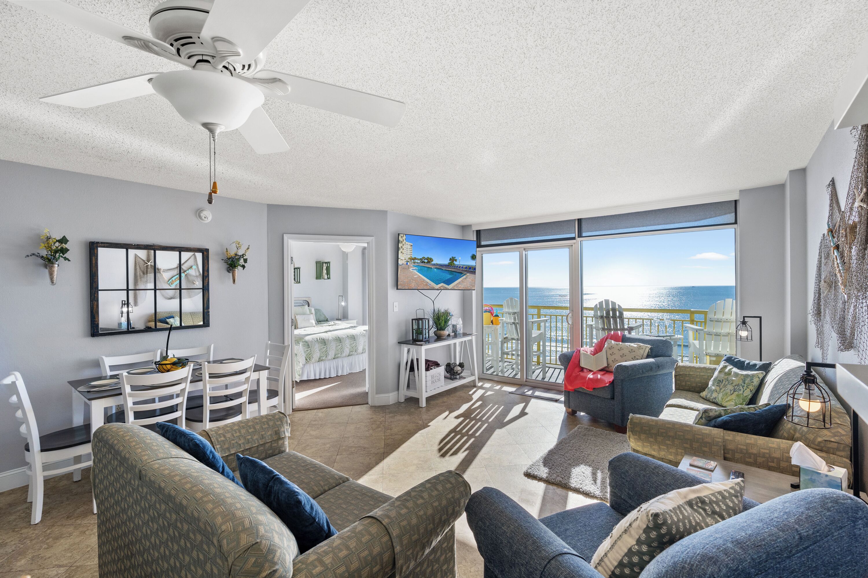 Deluxe Condo, 3 Bedrooms, Balcony, Oceanfront (605) | Living area | TV