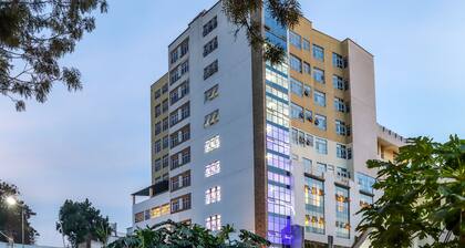 DALLAS PREMIERE HOTEL