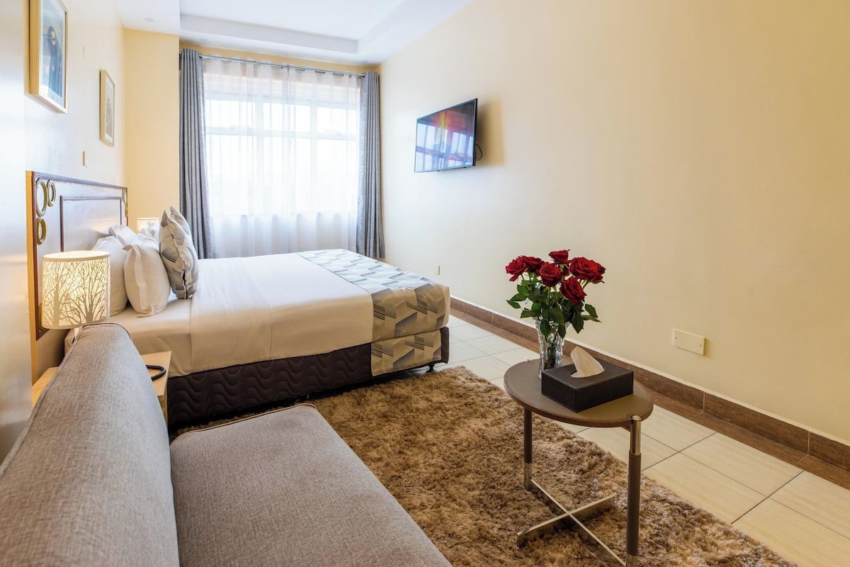 Deluxe Room | In-room safe, desk, laptop workspace, iron/ironing board