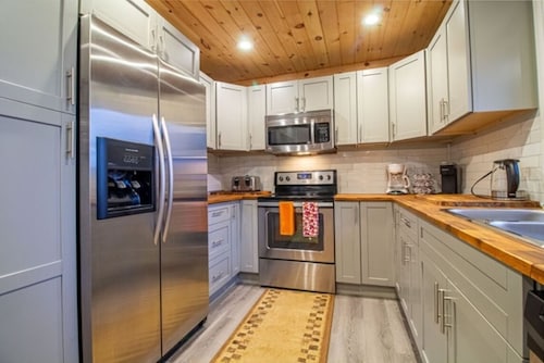 Lucerne Lookout  - Four Bedroom Cottage, Sleeps 8