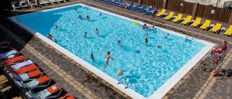 Outdoor pool, a heated pool