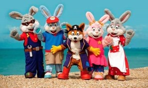 Sun-loungers - White Horse, 6 Bed Home, Seal Bay [Ada's Place] (Selsey)