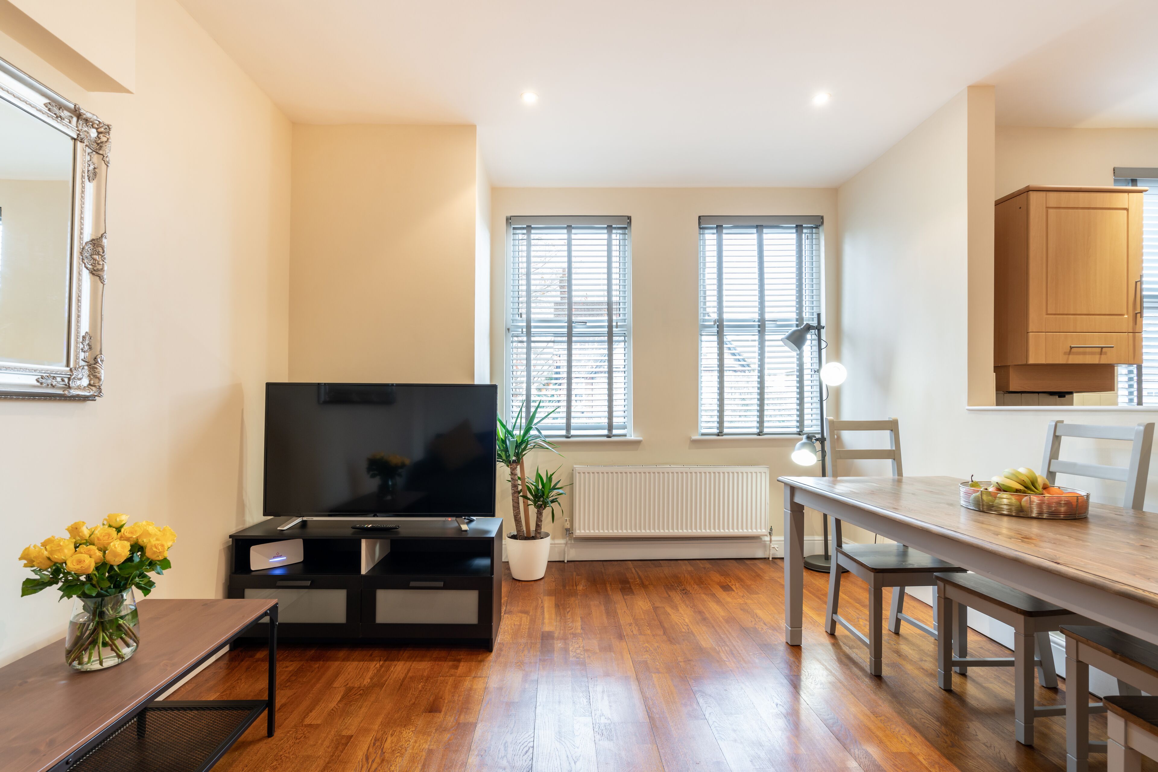 Deluxe Apartment | Living area | 42-inch Smart TV with digital channels, TV