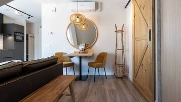 Een televisie en een kantoor