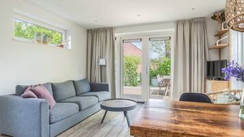 Fernseher, Bücher, Arbeitsbereiche