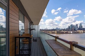 Basic Apartment, Multiple Beds | Property grounds - Modern 2BD Flat - North Greenwich (London)