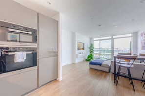 Basic Apartment, Multiple Beds | Private kitchen - Modern 2BD Flat - North Greenwich (London)