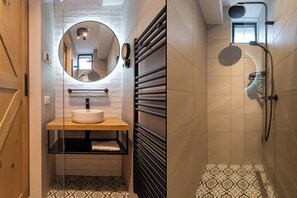 Shower, towels