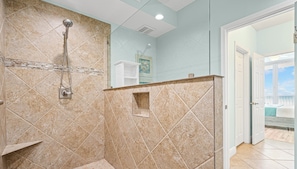 Shower, hair dryer, towels - Luxury Beachfront condo - 3 Bedroom, 3 full Bath, 2 master suites, sleeps 8. (Gulf Shores)