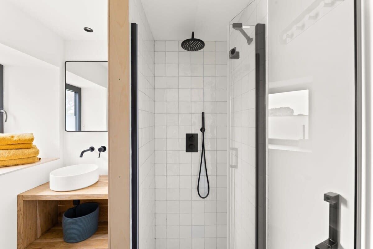 Dutxa, assecador de cabells i tovalloles 