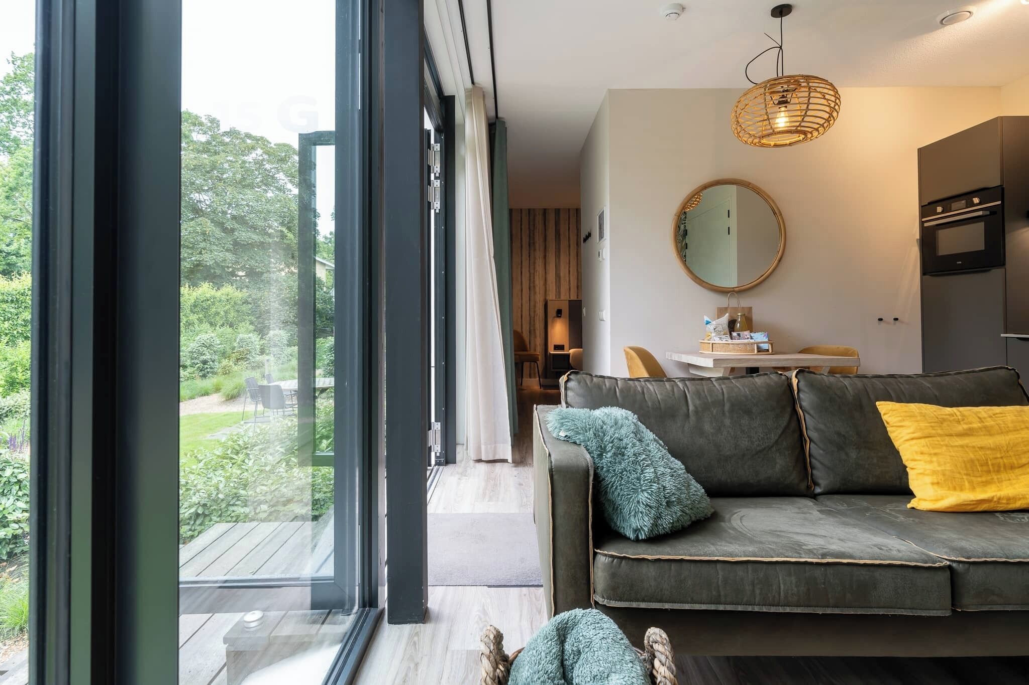 Een televisie en een kantoor