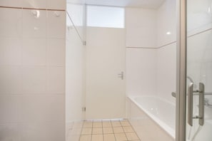 Baignoire, serviettes fournies