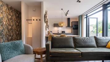 Een televisie en een kantoor