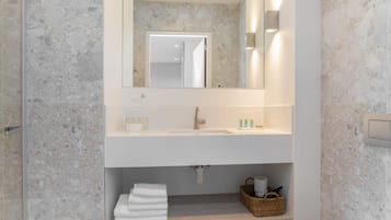 Ducha, secador de pelo, toallas