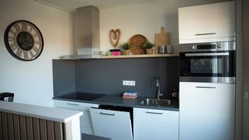 Mikrowelle, Ofen, Herdplatte, Geschirrspüler