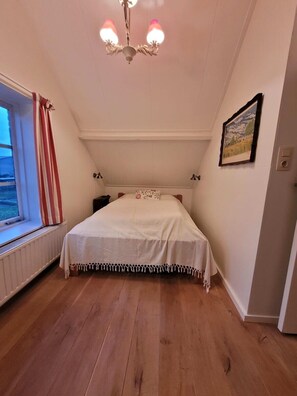 4 bedrooms, WiFi, bed sheets