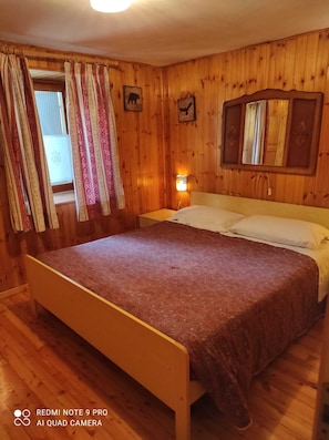 2 bedrooms, bed sheets