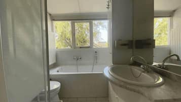 Douche, serviettes fournies