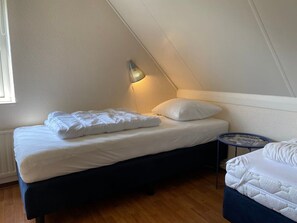 3 bedrooms, WiFi, bed sheets - Child-friendly holiday home near the beach in Breskens | Zwin 182 (Breskens)