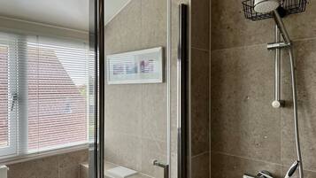 Shower, hair dryer, towels