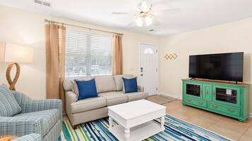 House, Berbilang Katil, Kitchen | Ruang tamu | TV