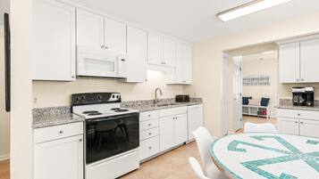 House, Multiple Beds, Kitchen | Private kitchen | Fridge, microwave, oven, dishwasher