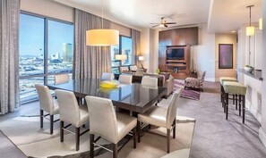 Dining - 4 Bedroom Presidential Unit (Las Vegas)