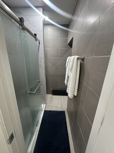 Upscale Relax near Yankee Stadium, and Columbia University "14 min drive"