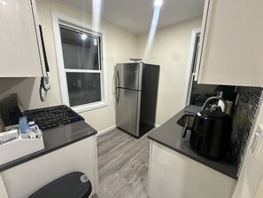Fridge, microwave, oven, stovetop - Upscale Relax near Yankee Stadium, and Columbia University "14 min drive" (New Rochelle)