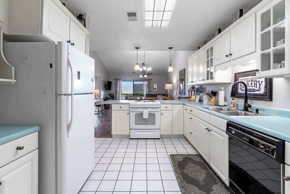 Condo, Multiple Beds, Pool Access, Mountain View (Grand View at the Pointe ) | Private kitchen | Coffee/tea maker